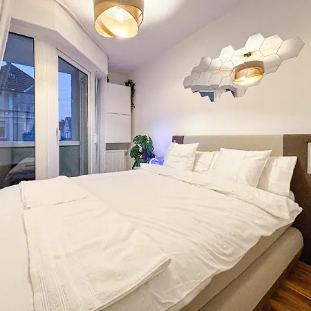 Luxurious Apartment In City-Center With Balcony, Free Parking Bielefeld Buitenkant foto