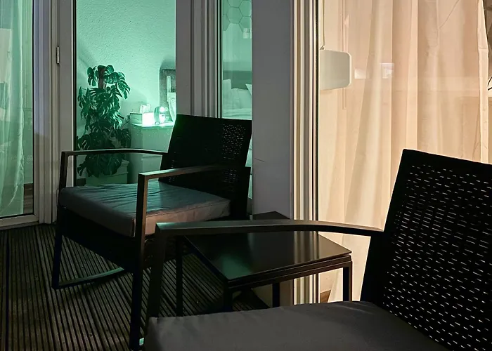 Luxurious Apartment In City-Center With Balcony, Free Parking
