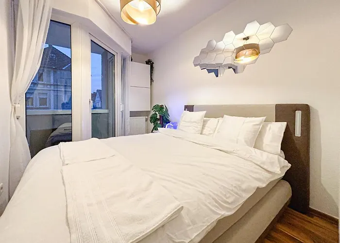 Luxurious Apartment In City-Center With Balcony, Free Parking