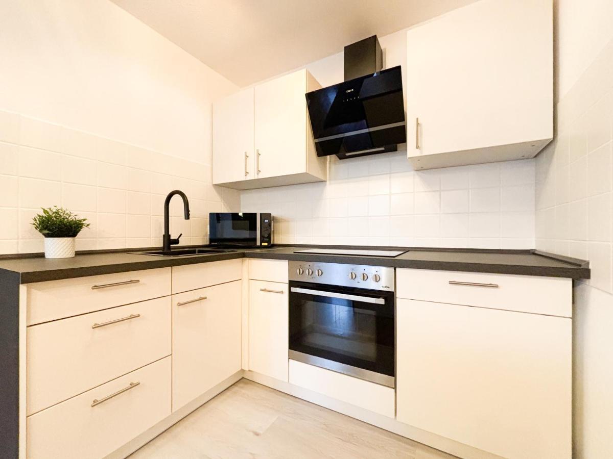 Luxurious In City-center With Balcony, Free Parking